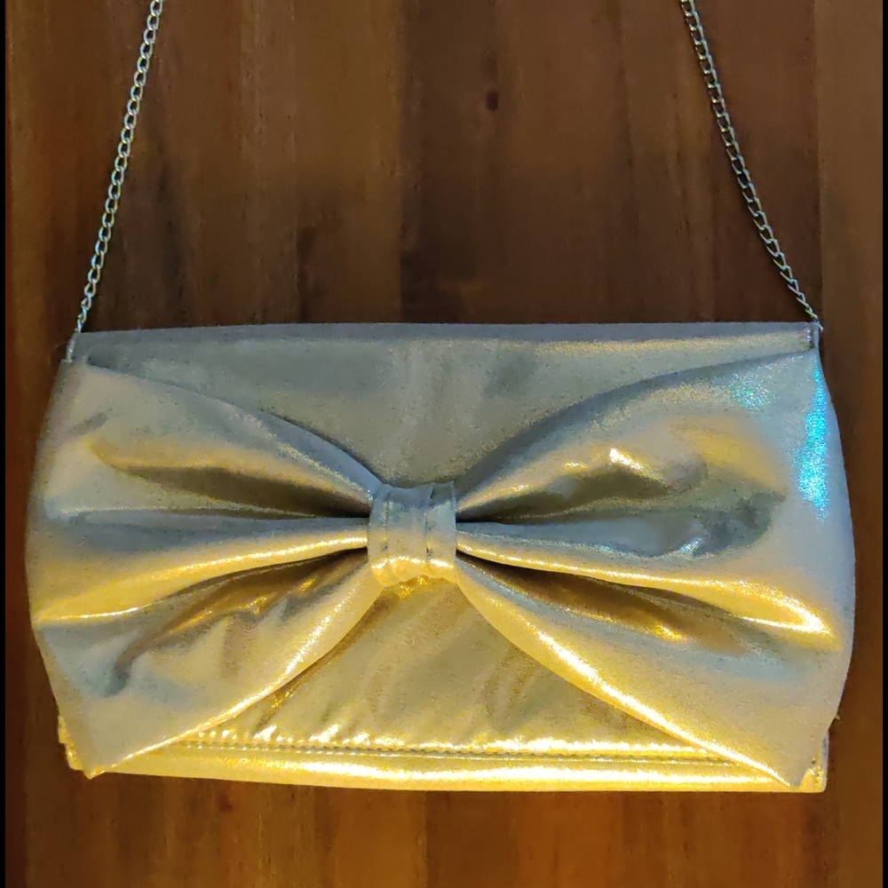 Beautiful clutch bag in gold H&M